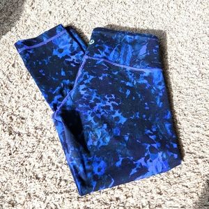Lululemon Floral Blue Hues Print Mid Calf Capri Leggings Size 6